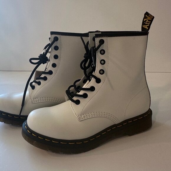 Dr. Martens 1460 Smooth Leather Lace-up Boots NWOB - Picture 3 of 7